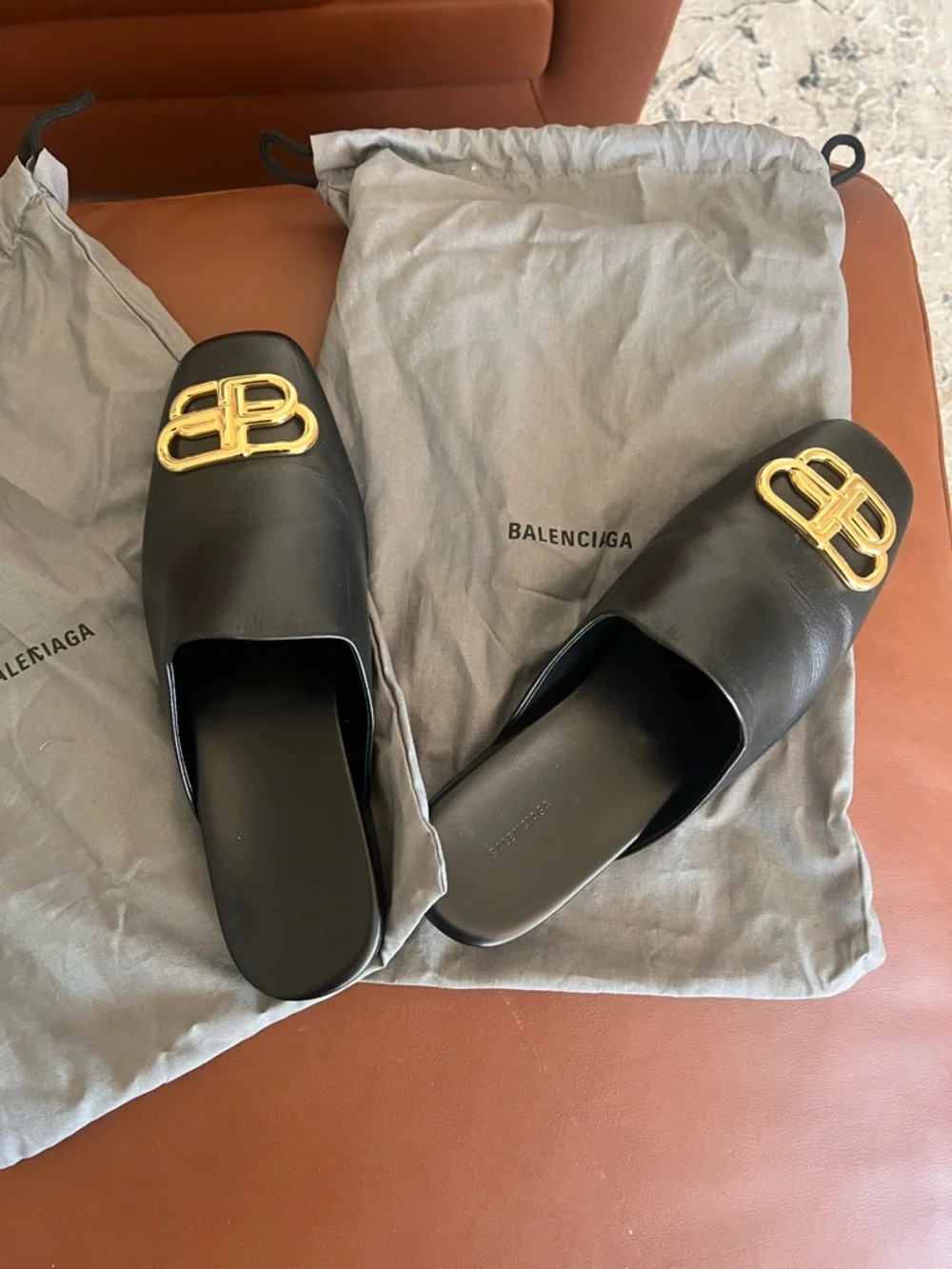 Authentic Balenciaga, black flats with gold emblem. - Picture 3 of 8